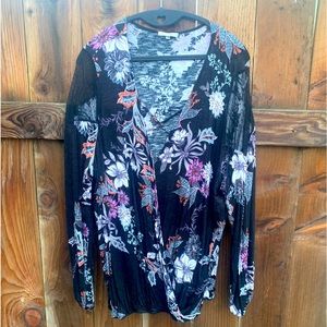 Maurice’s size 1 floral top
